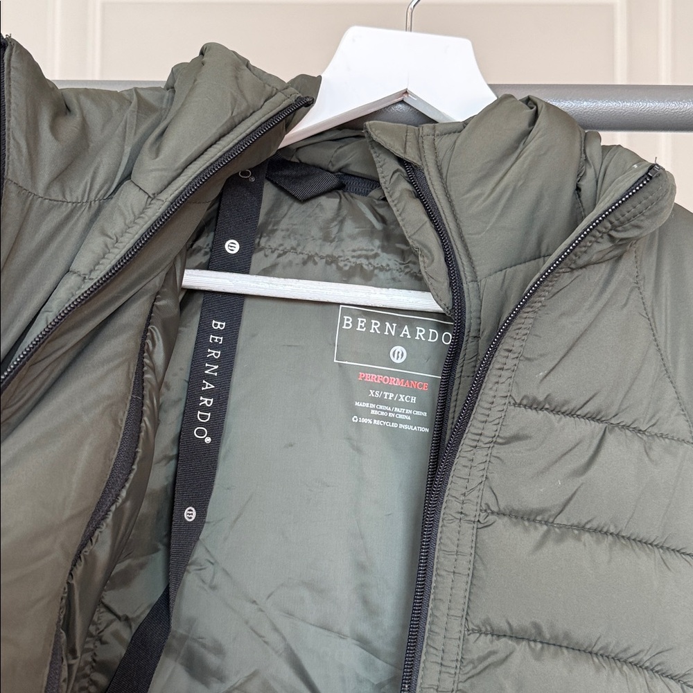 Bernardo Olive Quilted Lightweight Puffer Jacket. As new - Picture 14 of 14
